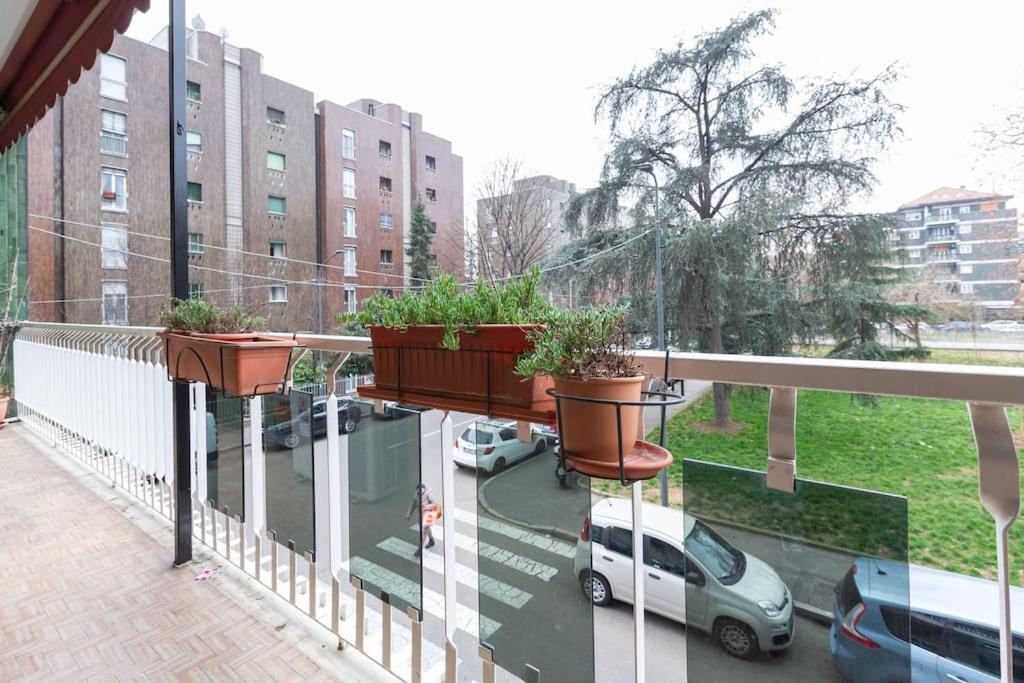 Large Apartment Close To Metro Milano Dış mekan fotoğraf
