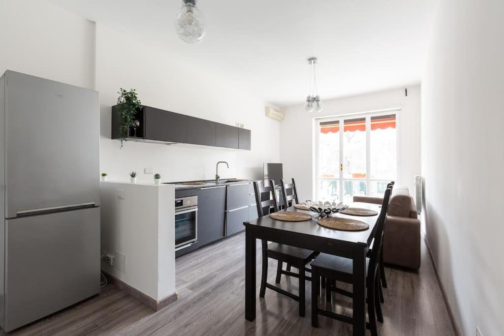 Large Apartment Close To Metro Milano Dış mekan fotoğraf